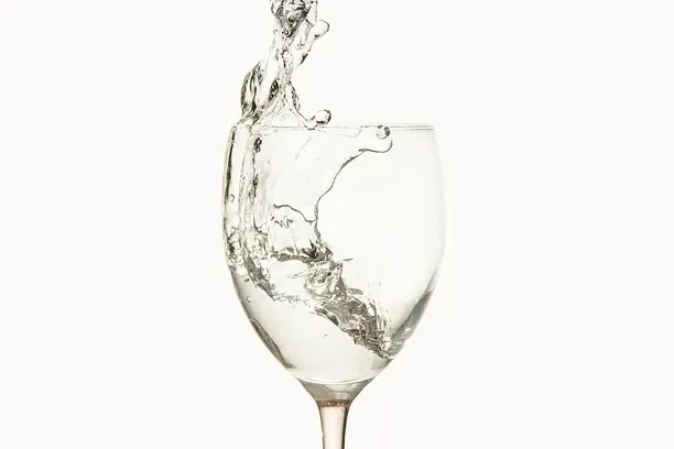 How much hydrogen water a day?